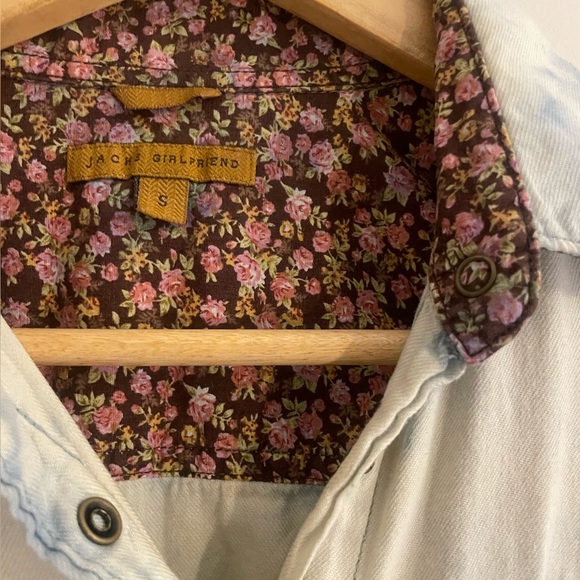 Jachs Girlfriend jewelled acid wash and floral button down small - Picture 2 of 5